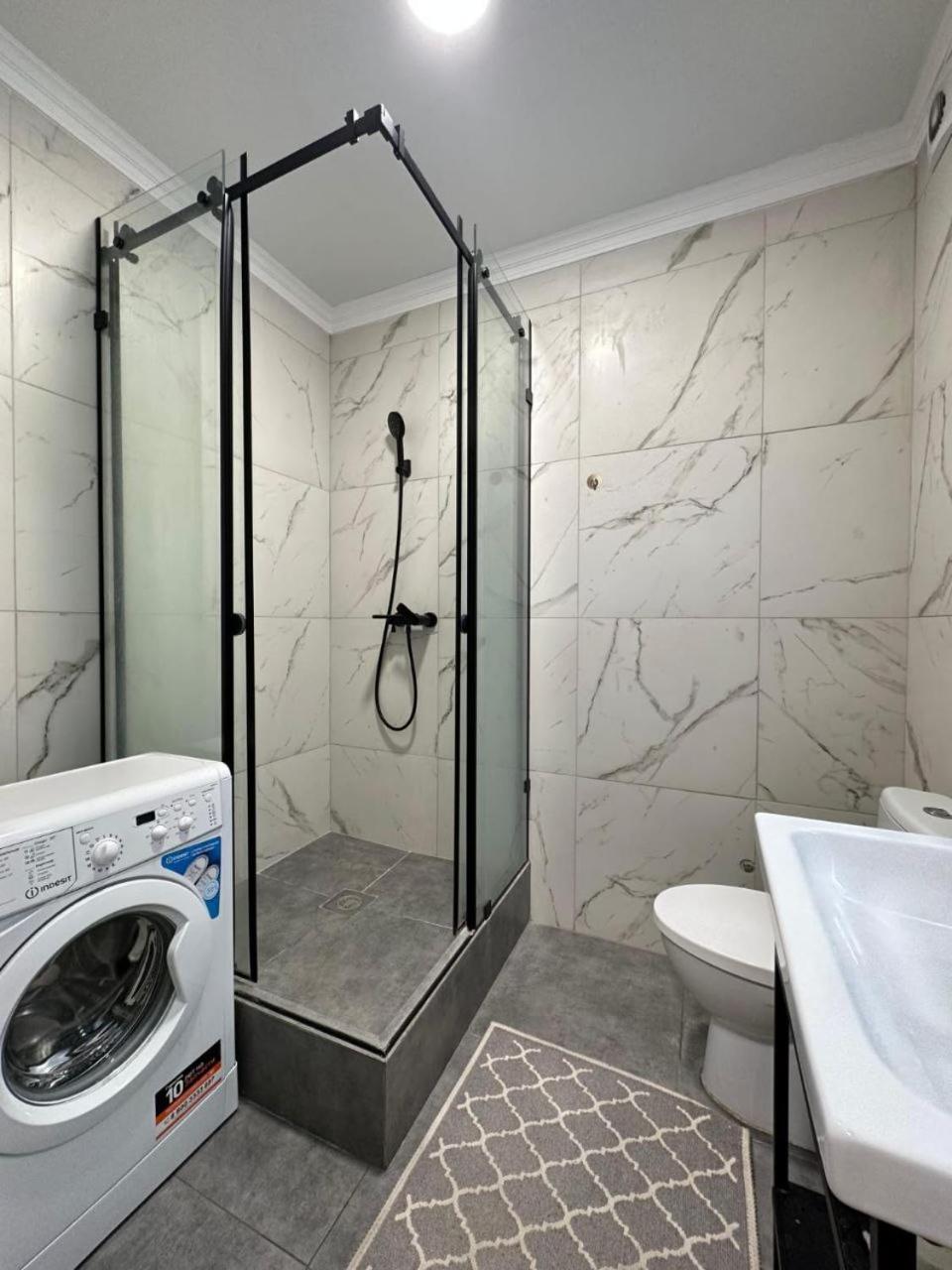 Жилой Комплекс Молодежный На Тулебаева Apartman Almati Kültér fotó